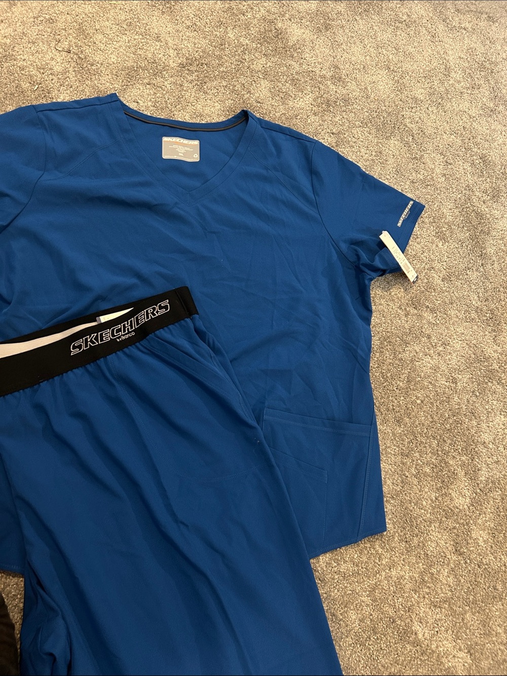 Skechers scrub set